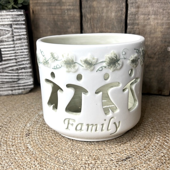 Tea light candleholder that says family with four figure cut outs! - Picture 1 of 7